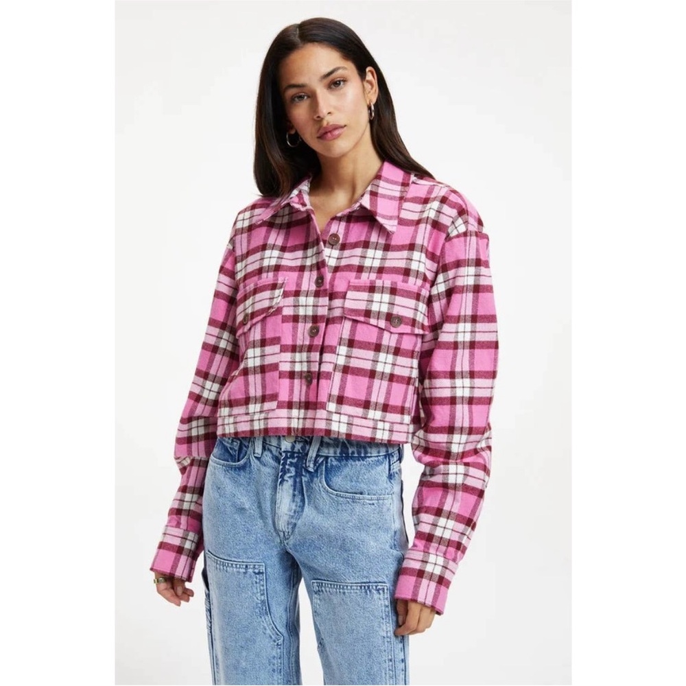 GOOD AMERICAN CROPPED PLAID BUTTON DOWN SHIRT